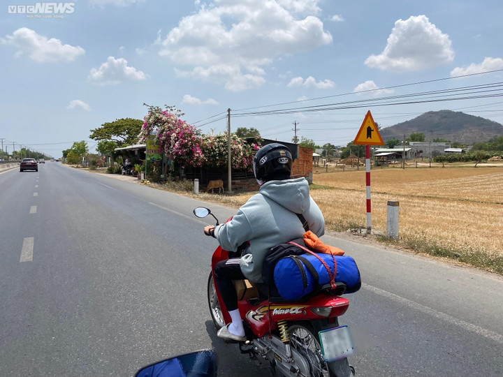 Người dân TP.HCM chạy xe máy cả nghìn cây số trong dịp lễ 30/4 - 3