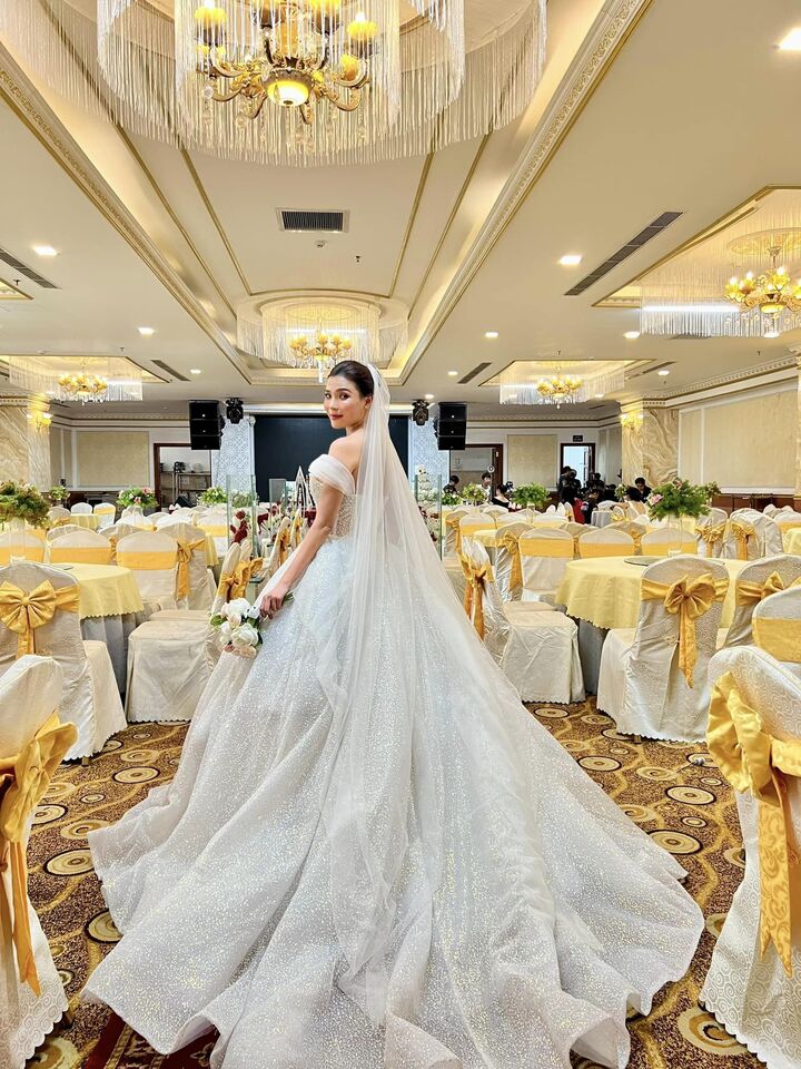 Sao Việt 1/5: Mai Phương Thuý đáp trả tin đồn có con, Hồng Nhung gợi cảm tuổi 53 - 3