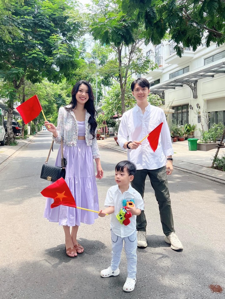 Sao Việt 1/5: Mai Phương Thuý đáp trả tin đồn có con, Hồng Nhung gợi cảm tuổi 53 - 6
