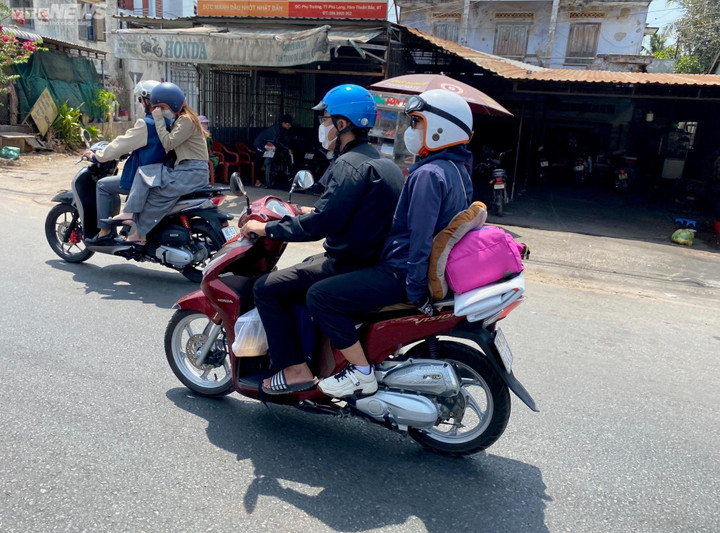 Người dân TP.HCM chạy xe máy cả nghìn cây số trong dịp lễ 30/4 - 6