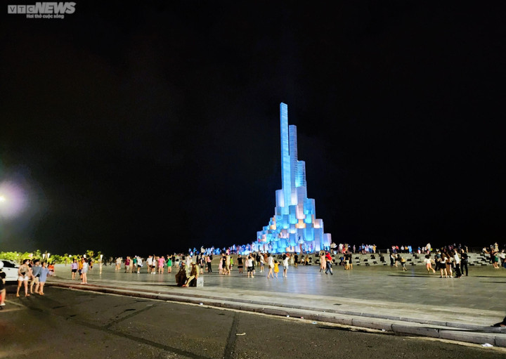 Bãi biển miền Trung đông nghịt người, khách sạn 'cháy phòng' dịp 30/4-1/5 - 7