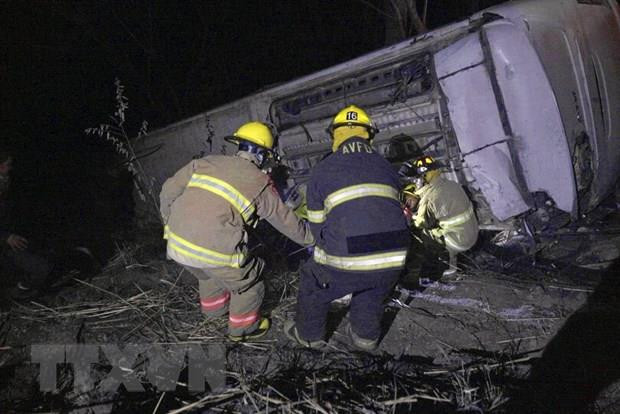 Mexico: Xe buýt lao xuống vực, ít nhất 18 người thiệt mạng - 1