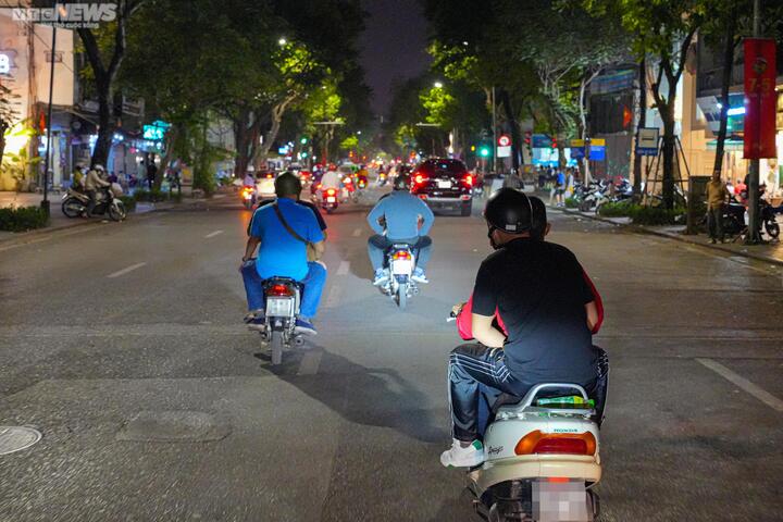 Hà Nội: Cảnh sát 141 tóm gọn ‘quái xế’ nẹt pô, lạng lách - 1