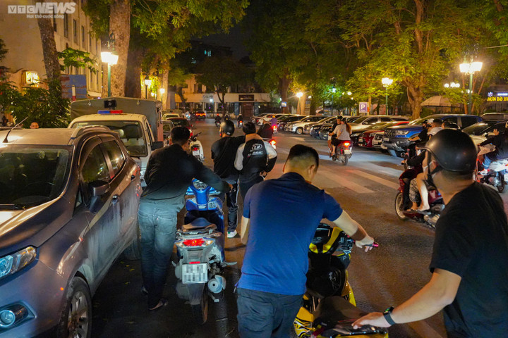 Hà Nội: Cảnh sát 141 tóm gọn ‘quái xế’ nẹt pô, lạng lách - 6