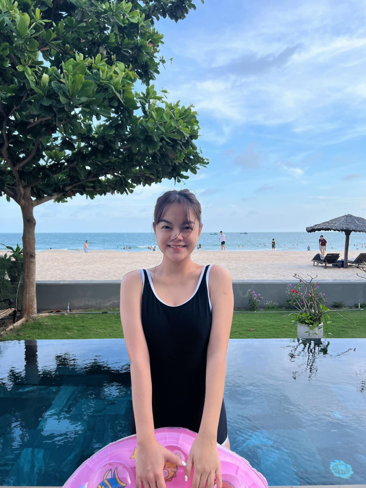 Phạm Quỳnh Anh diện bikini khoe cận mặt mộc và vóc dáng 'mẹ bỉm' 3 con - 6