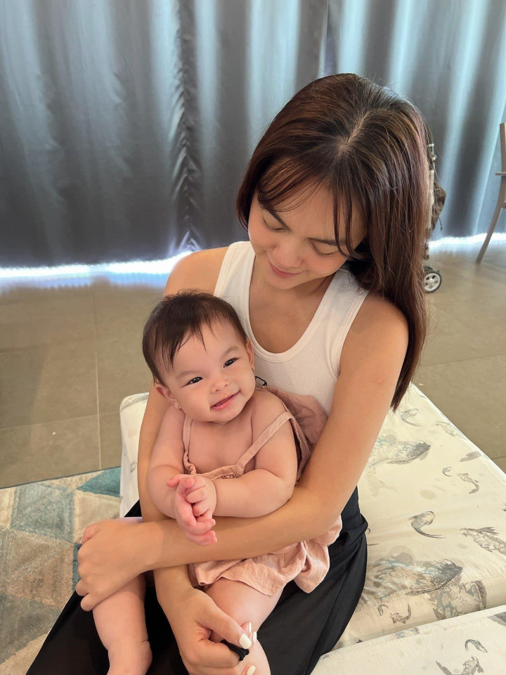 Phạm Quỳnh Anh diện bikini khoe cận mặt mộc và vóc dáng 'mẹ bỉm' 3 con - 1