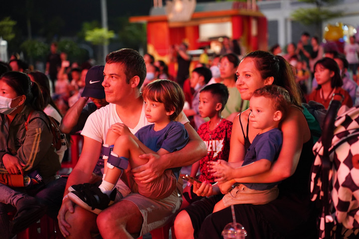 Hàng ngàn du khách đến vui chơi tại Công viên Châu Á và Bà Nà Hills tại Đà Nẵng - 9