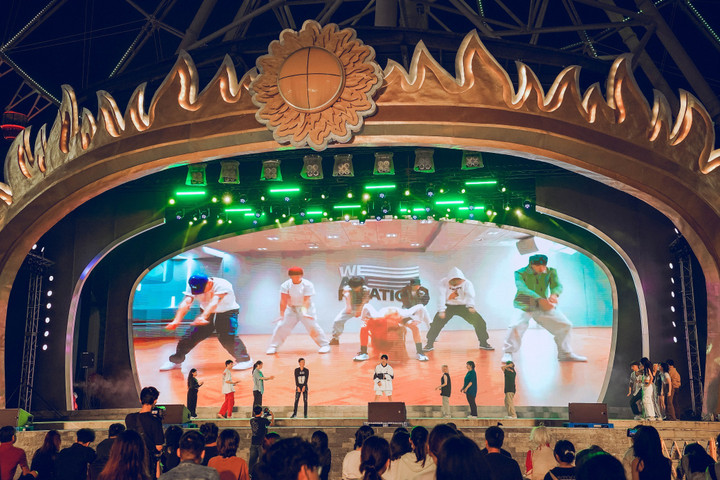 Hàng ngàn du khách đến vui chơi tại Công viên Châu Á và Bà Nà Hills tại Đà Nẵng - 8