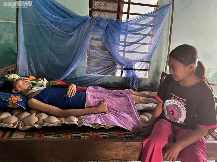 Cám cảnh vợ viêm tụy chăm chồng liệt giường sau tai nạn, con bị nhiễm trùng phổi - 1