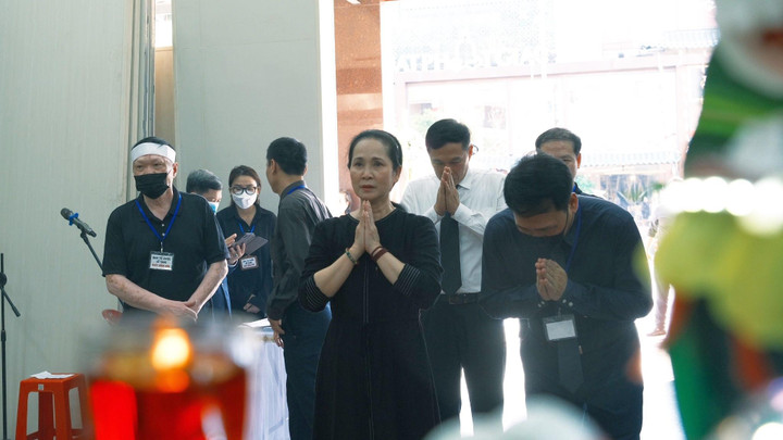 Diễn viên 'Cảnh sát hình sự' Hồng Đức nắm chặt tay vợ rồi ra đi - 3