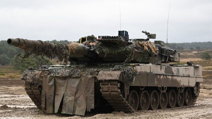 Khi xe tăng Đức Leopard 2 gặp xe tăng Nga T-90M ở Ukraine - 3