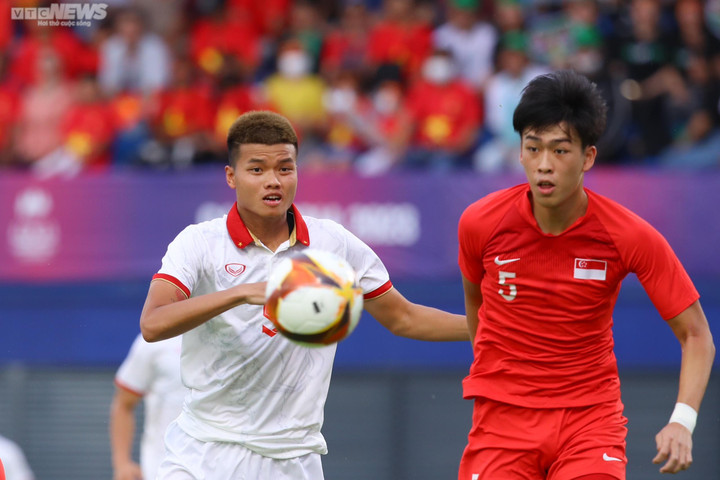 Trực tiếp bóng đá U22 Việt Nam 3-1 U22 Singapore: Tiến Long phản lưới - 4