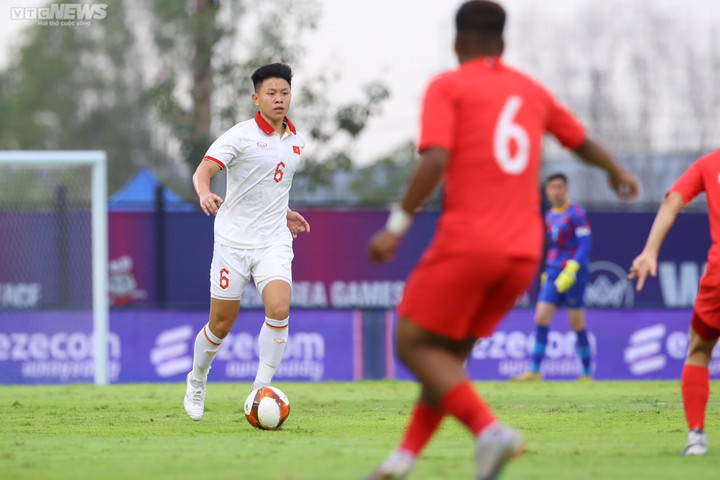 Trực tiếp bóng đá U22 Việt Nam 3-1 U22 Singapore: Tiến Long phản lưới - 3