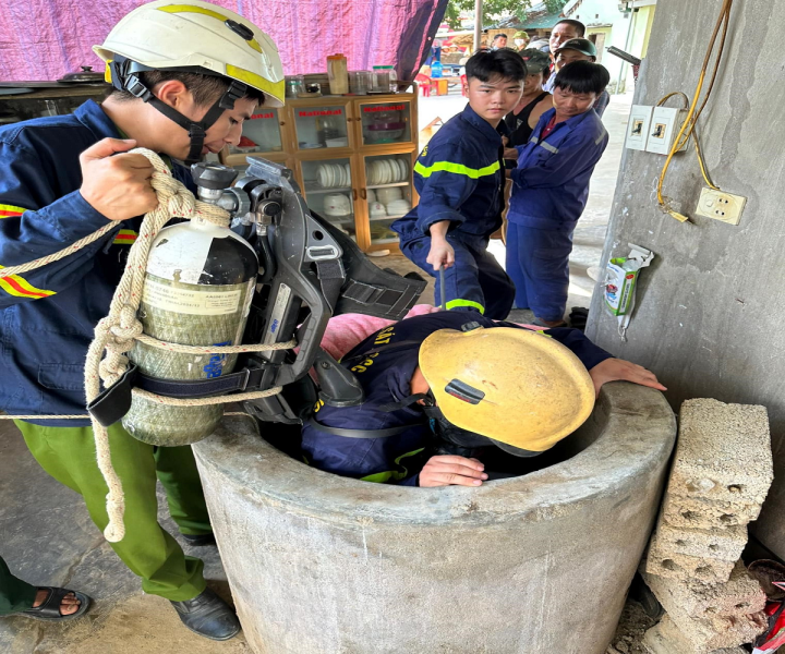 Cô gái tàn tật tử vong dưới giếng sâu 11m ở Nghệ An - 1