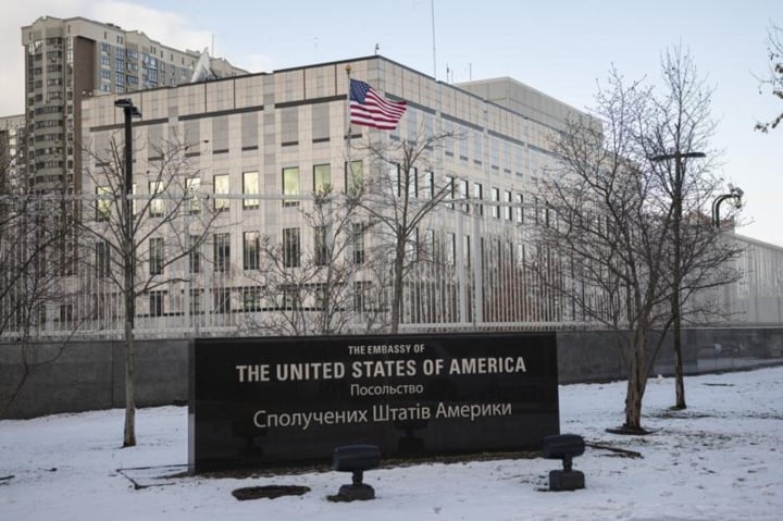 Mỹ cảnh báo công dân về không kích tên lửa ở Ukraine - 1