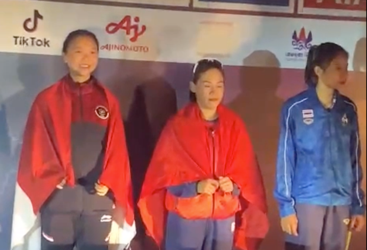 Ban tổ chức SEA Games 32 dùng đèn ô tô chiếu sáng trao giải cho VĐV Việt Nam - 1