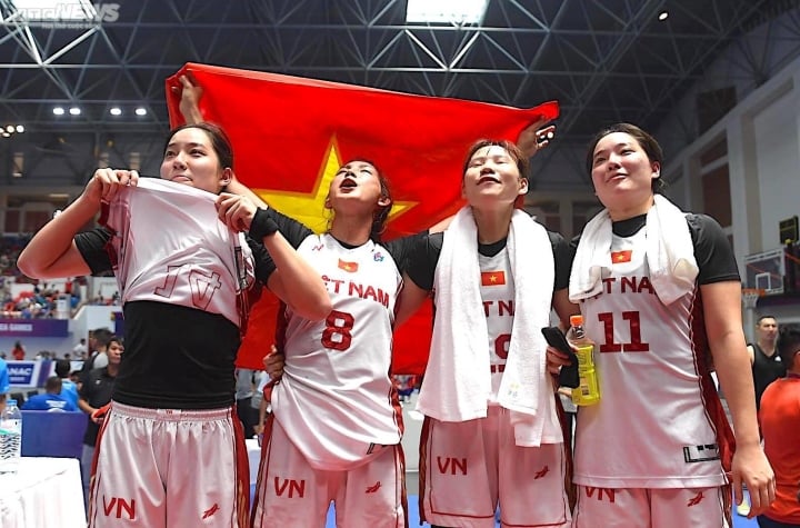 Bóng rổ Việt Nam giành huy chương vàng lịch sử ở SEA Games 32 - 1