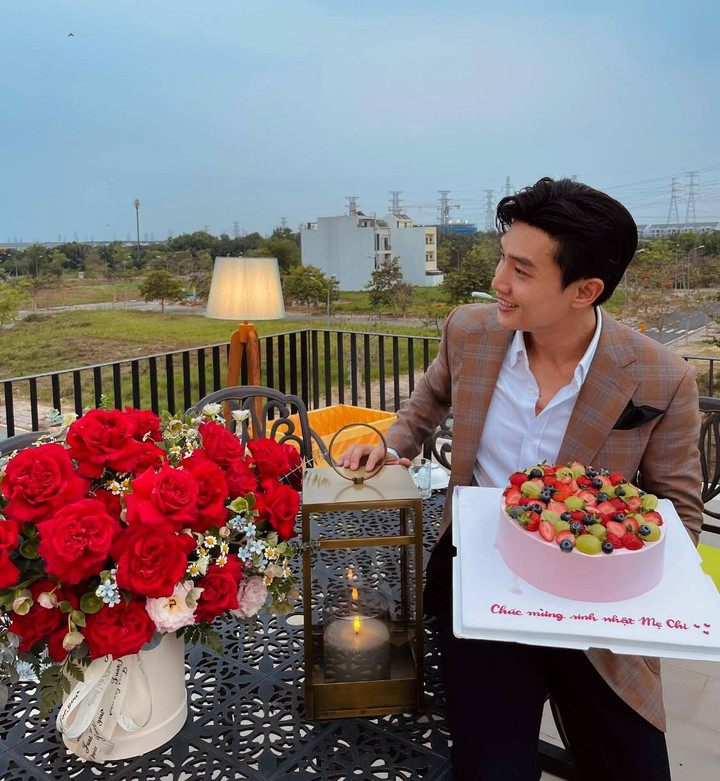 Sao Việt 9/5: Hoà Minzy sang Campuchia xem SEA Games, Kỳ Duyên khoe eo nhỏ xíu - 5