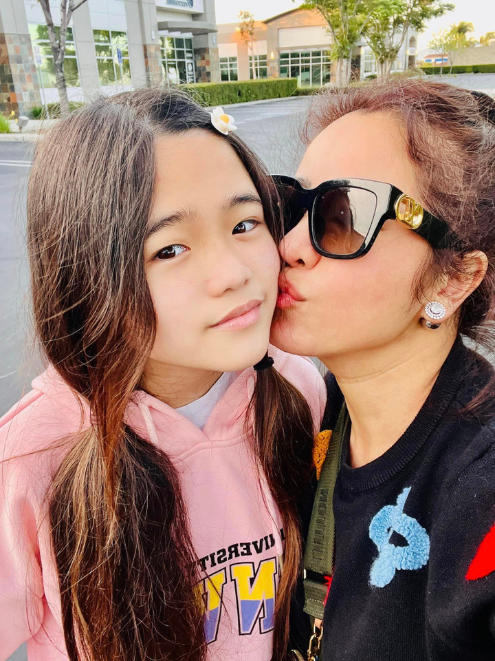 Sao Việt 9/5: Hoà Minzy sang Campuchia xem SEA Games, Kỳ Duyên khoe eo nhỏ xíu - 8