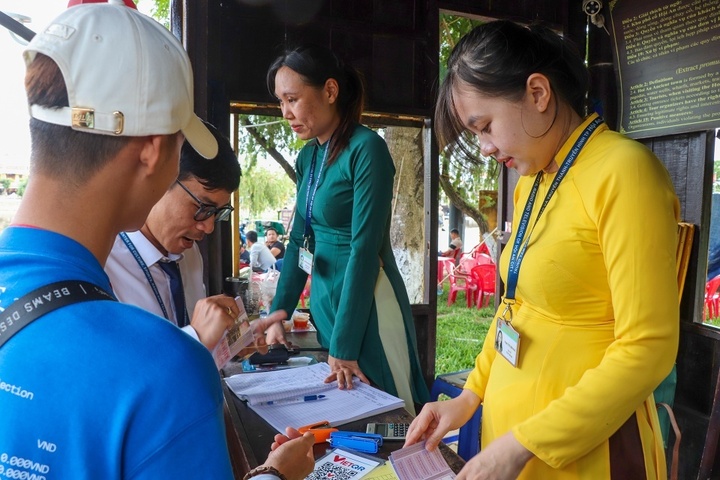Hội An sẽ chốt phương án quản lý du khách tham quan phố cổ - 1