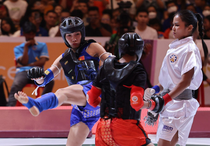 Đoàn Việt Nam 'xưng bá' nội dung đối kháng môn võ Campuchia - 1