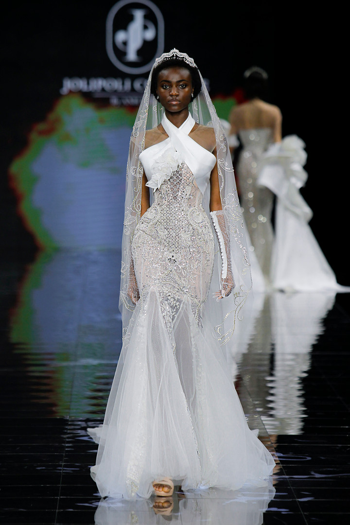 NTK Phạm Đăng Anh Thư gây chú ý tại Tuần lễ thời trang Tây Ban Nha - 9