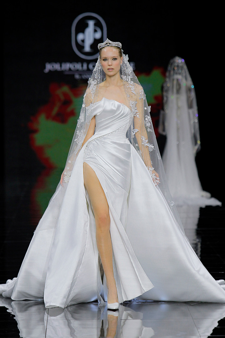 NTK Phạm Đăng Anh Thư gây chú ý tại Tuần lễ thời trang Tây Ban Nha - 8