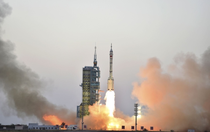 Tàu vũ trụ tái sử dụng của Trung Quốc bay trên quỹ đạo gần 300 ngày - 1