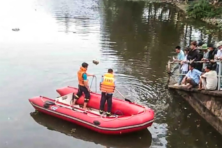 Thanh Hoá: Người đàn ông đánh cá rơi xuống cống mất tích - 1