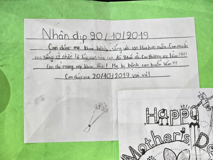 Rơi nước mắt với dòng viết của con trai 13 tuổi gửi mẹ Hồng Vy - 1