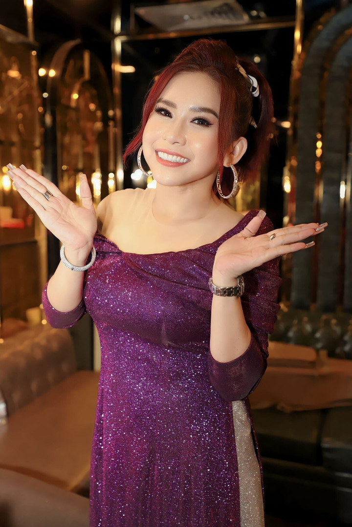 Sao Việt 9/5: Hoà Minzy sang Campuchia xem SEA Games, Kỳ Duyên khoe eo nhỏ xíu - 10