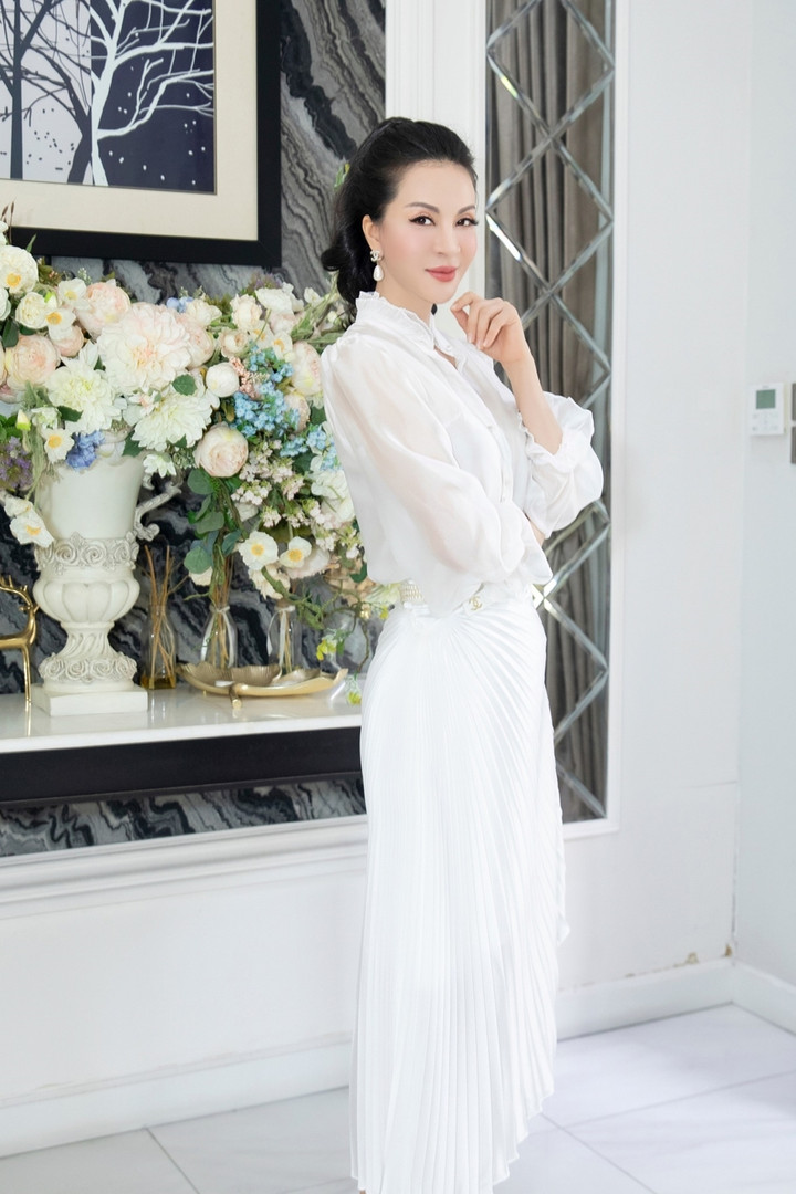 ‘Nữ hoàng ảnh lịch’ Thanh Mai mạnh tay sắm hàng hiệu khi quay TikTok - 6