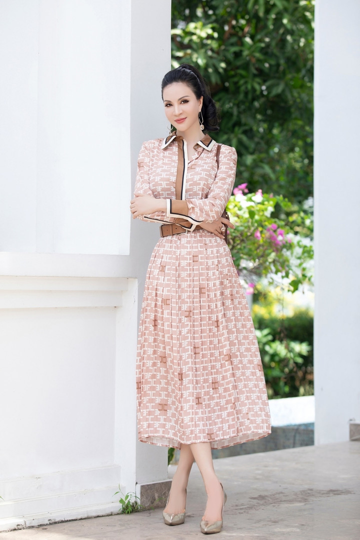 ‘Nữ hoàng ảnh lịch’ Thanh Mai mạnh tay sắm hàng hiệu khi quay TikTok - 9