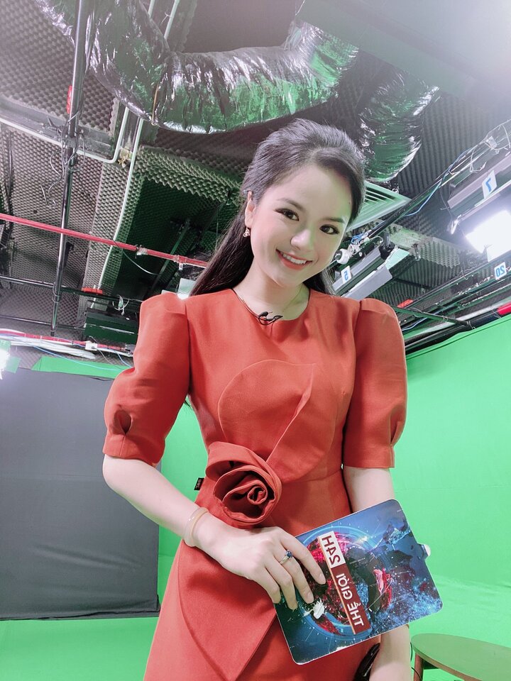 MC của VTV: Không có chuyện tôi được ưu ái khi đóng 'Cuộc đời vẫn đẹp sao' - 4