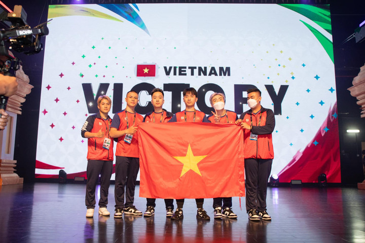 Đội Esport giành HCV đầu tiên tại SEA Games 32 - 1
