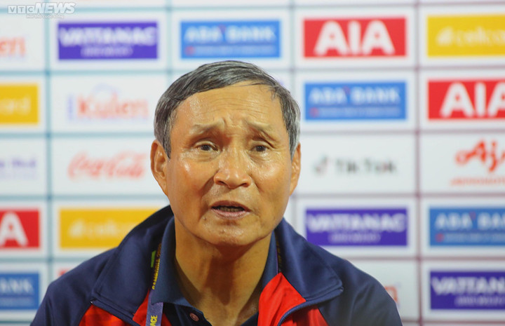 HLV Mai Đức Chung: Trọng tài sai sót rõ quá - 1