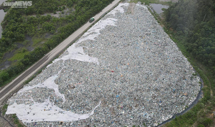 13 hộ dân bị bãi rác khổng lồ 'tra tấn', cầu cứu nhiều năm vẫn chưa được di dời - 4