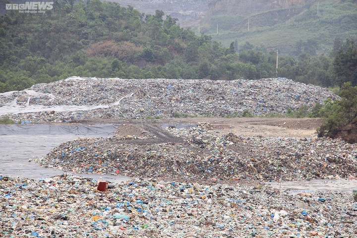 13 hộ dân bị bãi rác khổng lồ 'tra tấn', cầu cứu nhiều năm vẫn chưa được di dời - 9