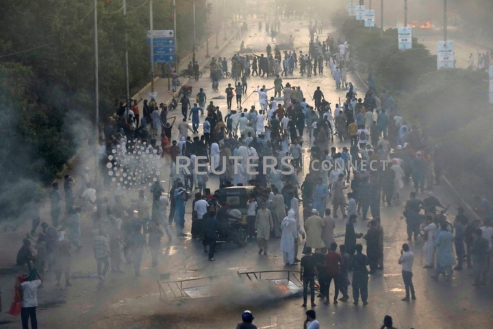 Bạo loạn nổ ra khắp Pakistan sau khi cựu Thủ tướng Imran Khan bị bắt giữ - 2