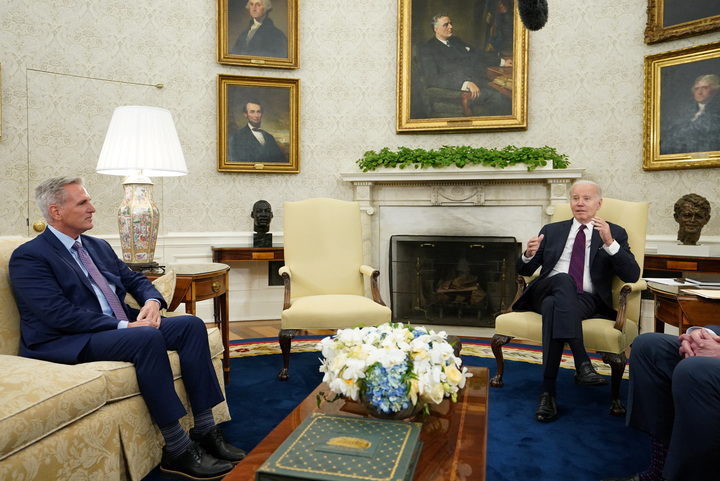 Tổng thống Biden có thể hủy chuyến đi châu Á khi Mỹ sắp vỡ nợ - 1