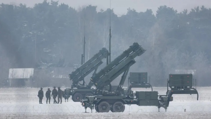 Lầu Năm Góc xác nhận Ukraine bắn hạ tên lửa Nga bằng hệ thống Patriot - 1