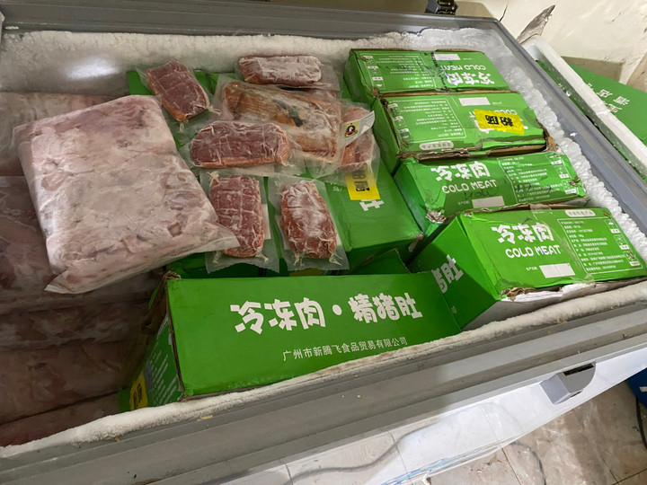 Hà Nội: Phát hiện hơn 1 tấn lòng non, chân gà đông lạnh không rõ nguồn gốc - 1