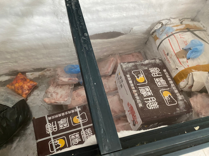 Hà Nội: Phát hiện hơn 1 tấn lòng non, chân gà đông lạnh không rõ nguồn gốc - 2