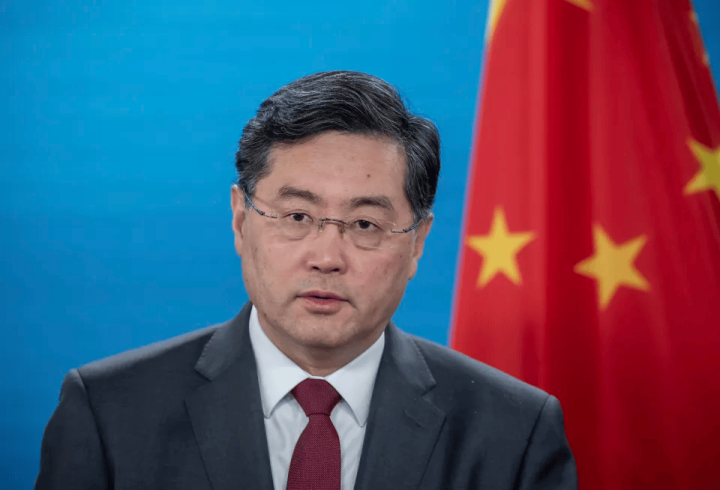 Ông Tần Cương: Trung Quốc liên lạc với các bên tìm kiếm lệnh ngừng bắn ở Ukraine - 1