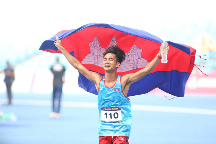Giành HCV lịch sử ở SEA Games 32, VĐV Campuchia òa khóc nức nở - 1
