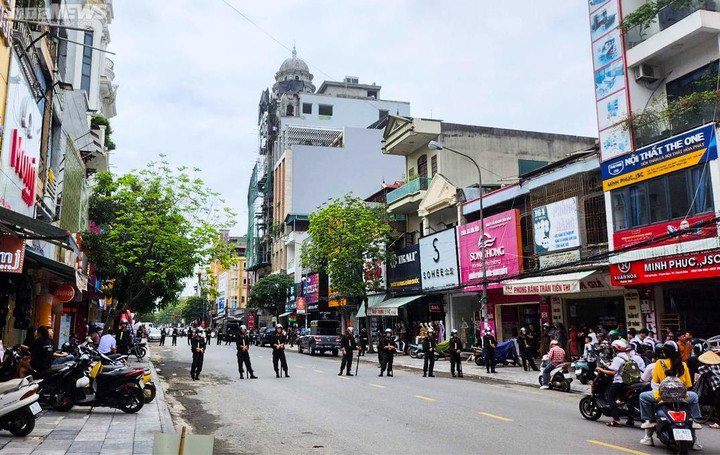 Hàng chục cảnh sát bao vây khu vực nhà trùm giang hồ xứ Thanh - 1