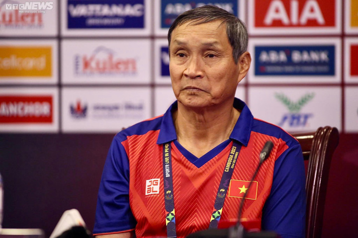 HLV Mai Đức Chung: Thầy Trung Quốc giúp đội nữ Campuchia tiến bộ - 1