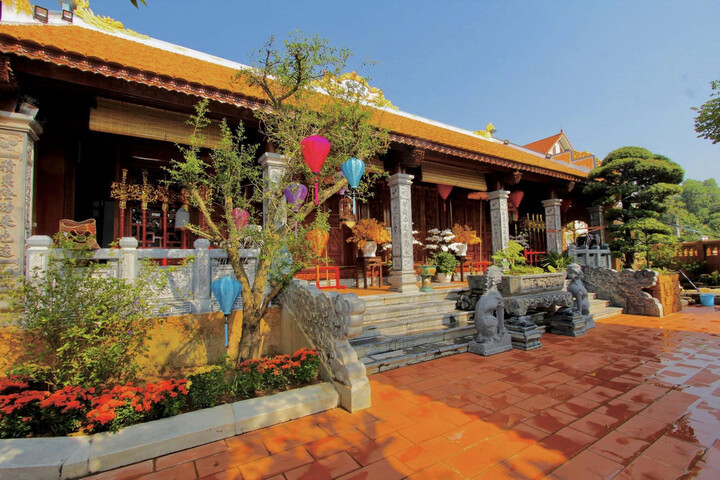 Ở nhà gỗ dát vàng, vợ trẻ của nghệ sĩ Vượng Râu vẫn thiệt thòi - 2