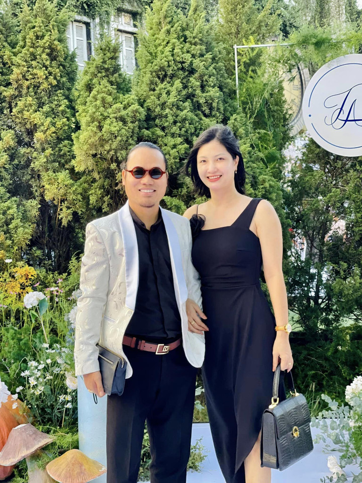 Ở nhà gỗ dát vàng, vợ trẻ của nghệ sĩ Vượng Râu vẫn thiệt thòi - 7