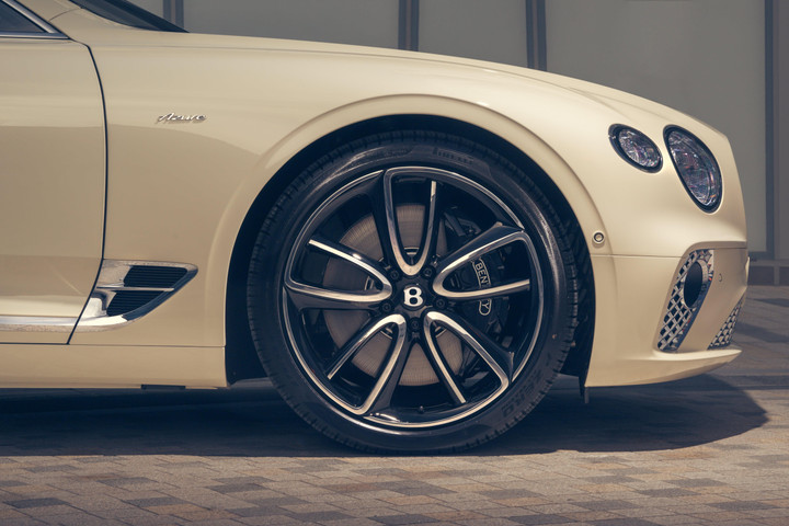 Cận cảnh chiếc Bentley Continental GT Azure độc nhất thế giới - 4